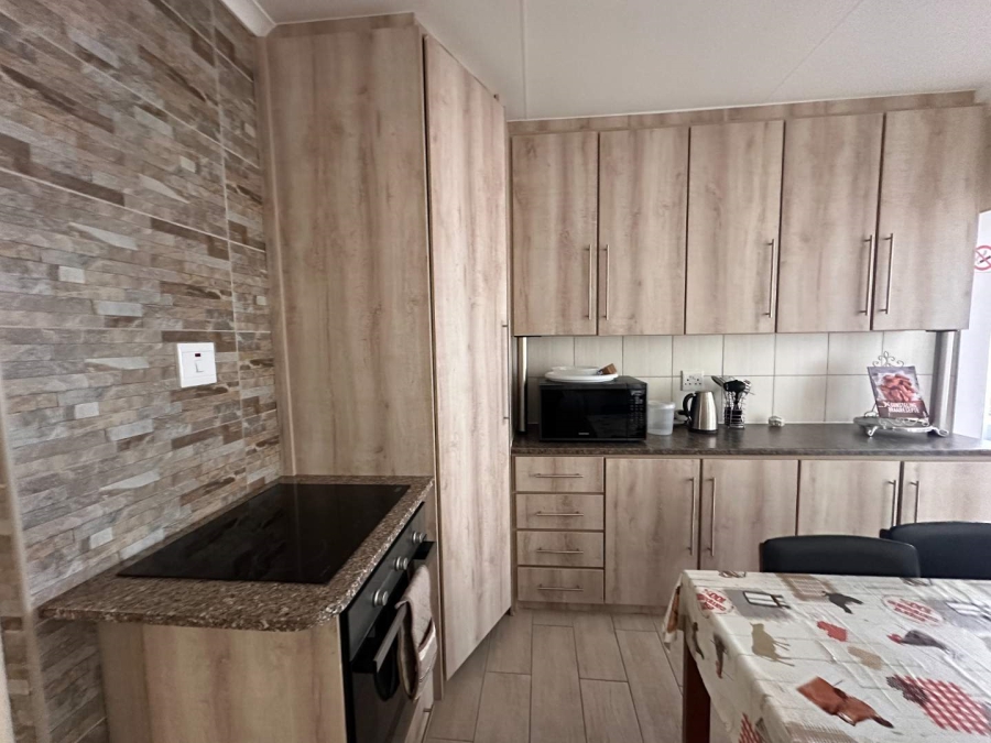 5 Bedroom Property for Sale in Fraaiuitsig Western Cape